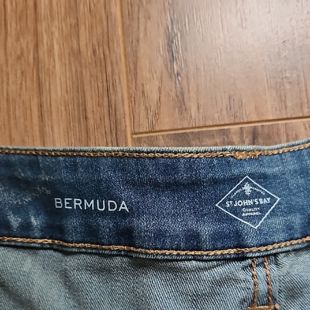 St Johns Bay Lt Blue Lagoon Reverse Bleached Mid Rise Bermuda Shorts 24W - Picture 2 of 16